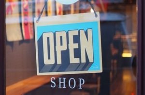 שלט פתוח תמונה מלמטה ניו יורק